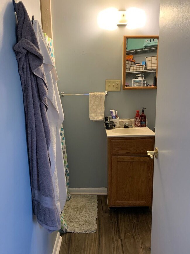 Building Photo - 120 Asher St