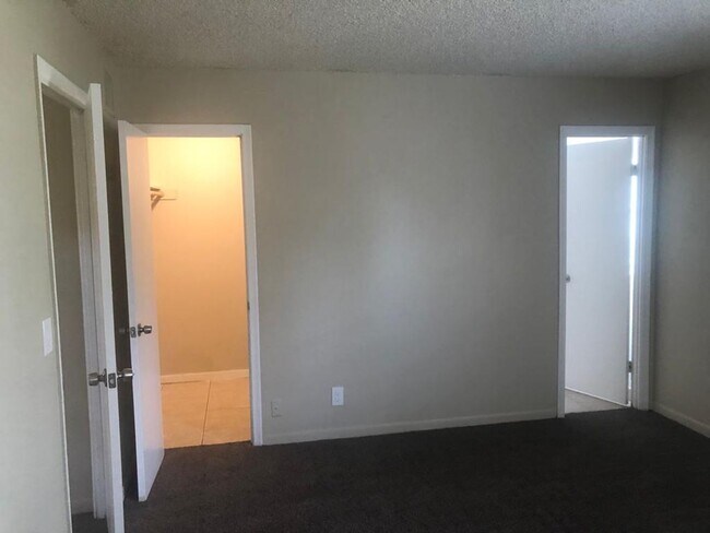 Foto del edificio - Riverside Manor