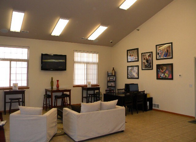 Hawkeye Towers Apartments - Elevate Apartments at Hawkeye - Student Housing