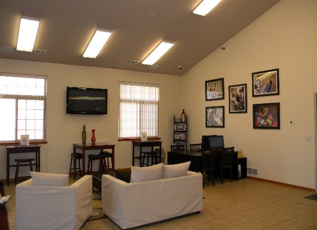 Hawkeye Towers Apartments - The Towers at Hawkeye - Student Housing