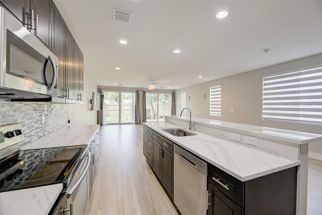 Foto del edificio - 619 SW 17th St