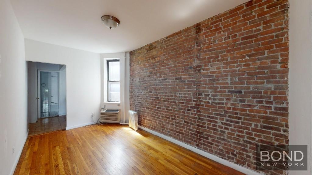 Primary Photo - 322 E 89th St