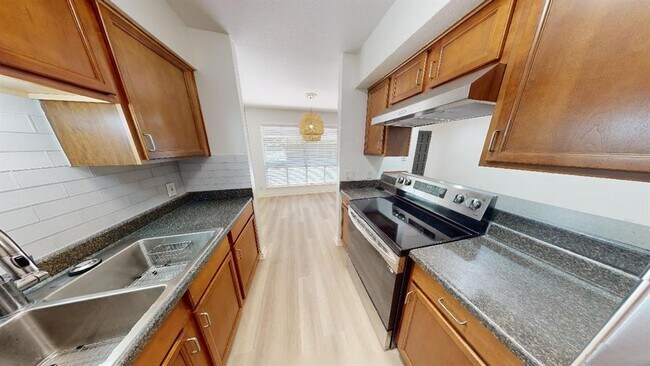 Foto del edificio - 500 E Riverside Dr