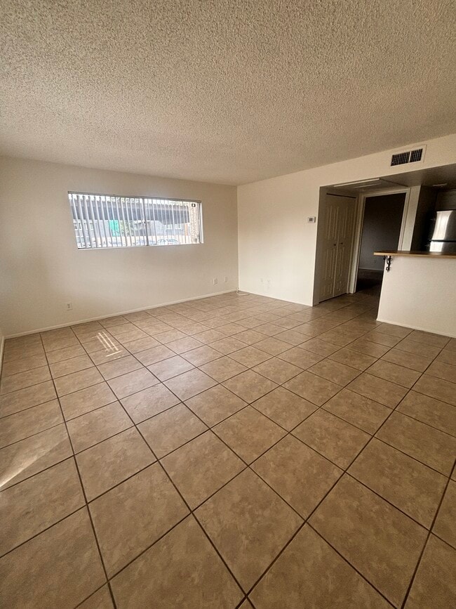 Building Photo - 700 W University Dr