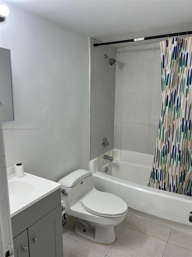 Building Photo - 2771 Riverside Dr
