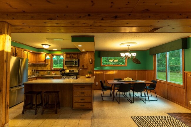 Building Photo - Northern Country Living