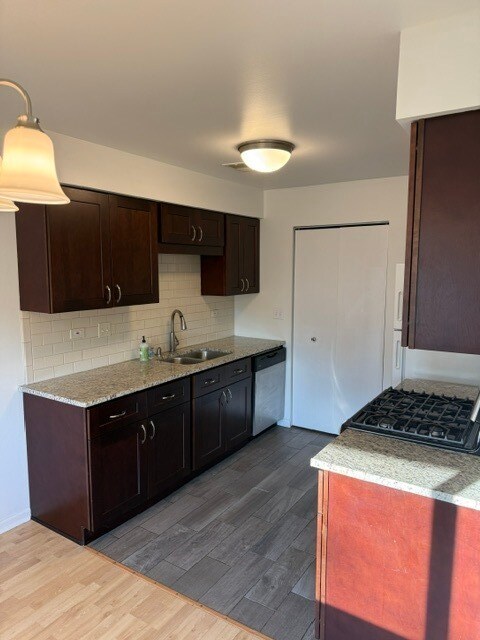 Foto del edificio - 705 E Whispering Oaks Dr