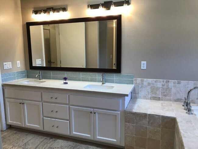 Foto del edificio - 8423 Daisy Rd