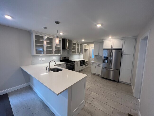 Kitchen - 33 Sterling St