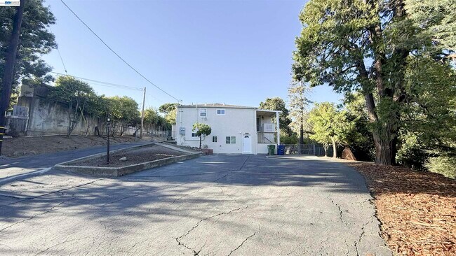 Foto del edificio - 3682 Seven Hills Rd