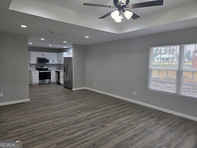 Foto del edificio - 401 E 7th St