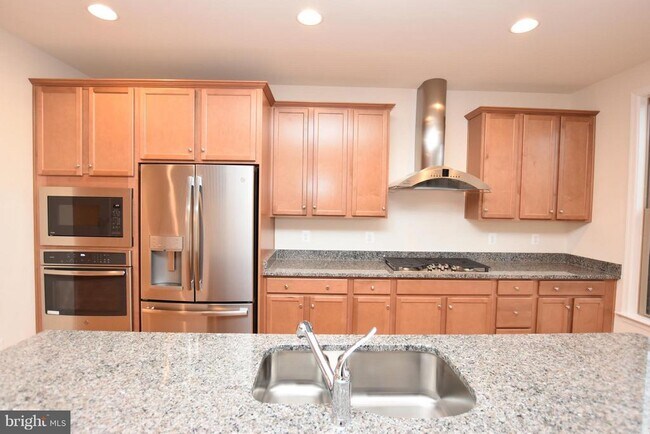 Building Photo - 42452 Dogwood Glen Square