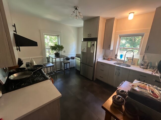 Building Photo - 22 Spalding St