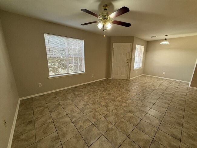 Foto del edificio - 10007 Emerald Creek Dr