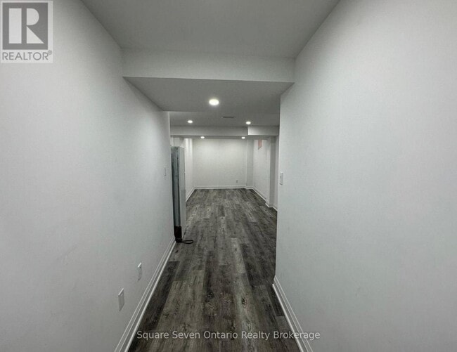Building Photo - 16 Napoleon Cres
