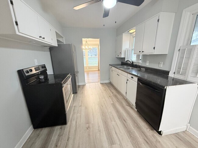 Foto del edificio - 3 bd 2 bath Ranch in Willoughby