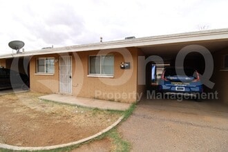 Building Photo - 3122 E Hubbell St