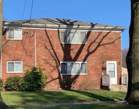 Primary Photo - 787 N Summit St