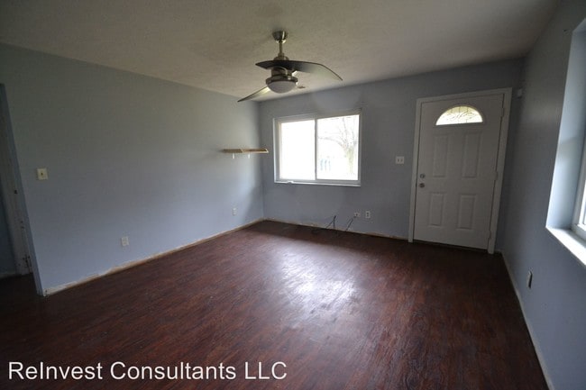 Building Photo - 676 W North Bend Rd