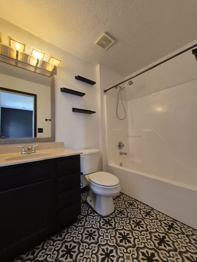 Building Photo - Charming 3BR/2.5BA home in desirable Union, KY!