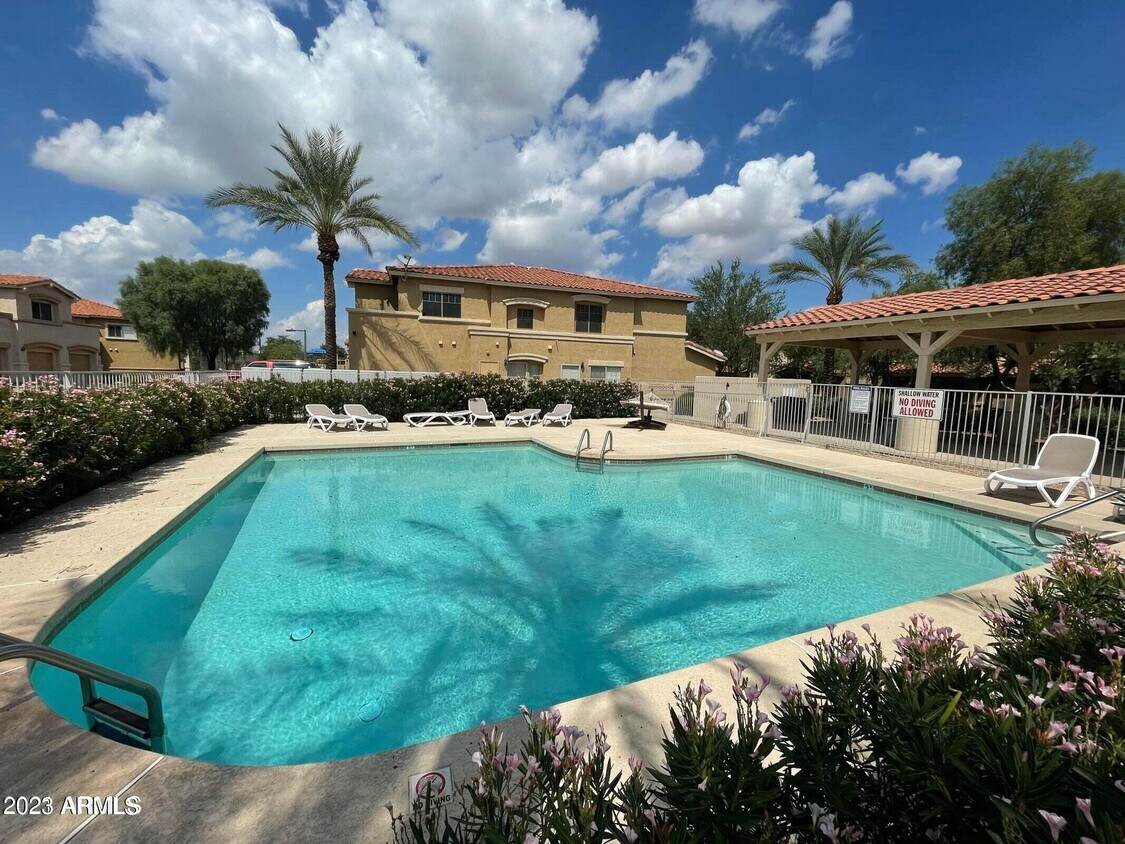 Foto principal - 525 N Miller Rd