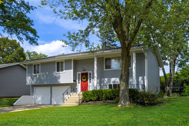 Foto del edificio - 908 Jeffery Ct