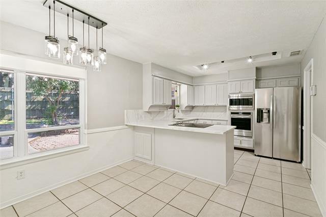 Foto del edificio - 3012 Pin Oak Ln