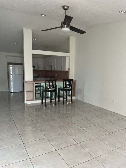 Building Photo - 4423 Woodstock Dr