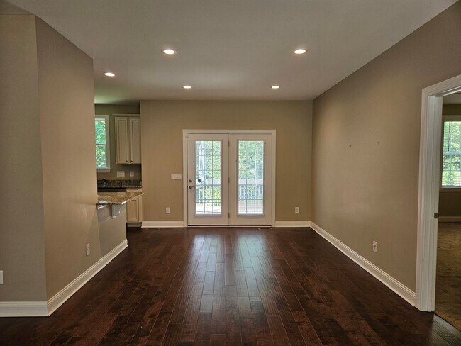 Building Photo - NEW LISTING!!!!!