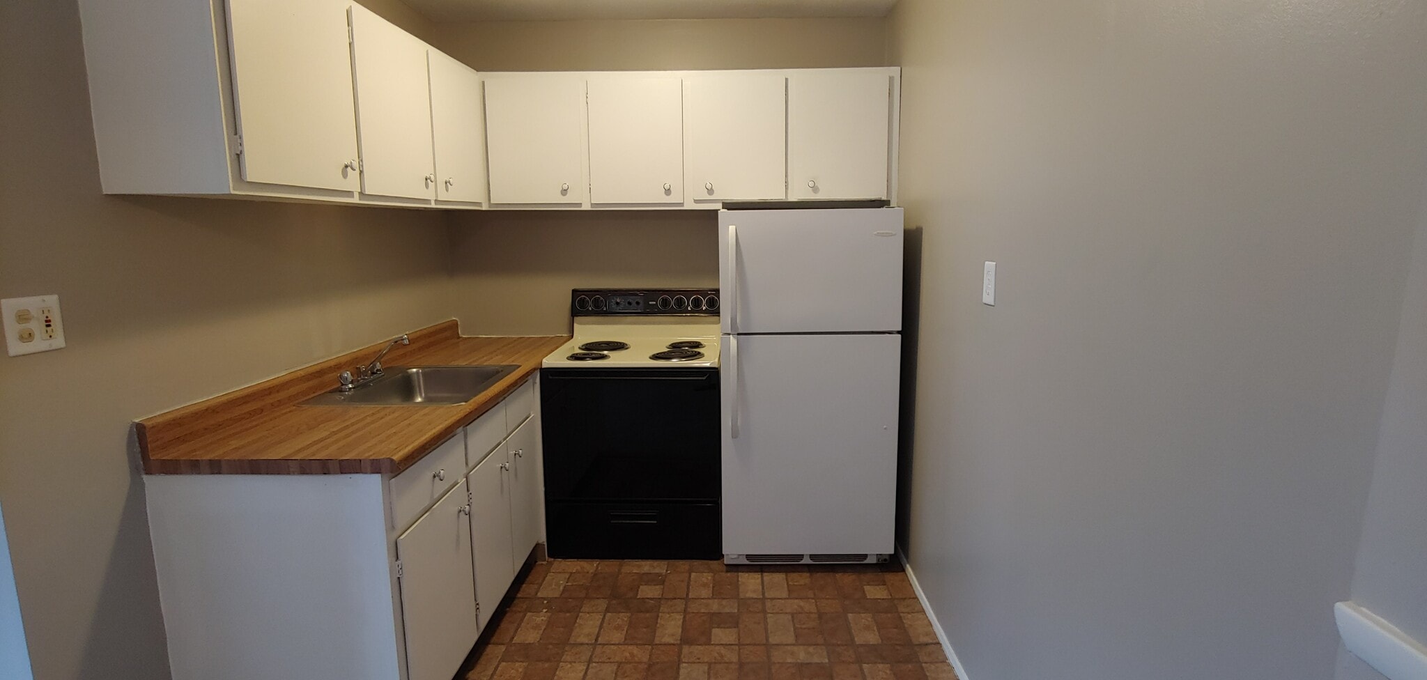 Colonial Club Apartments – photo 2
