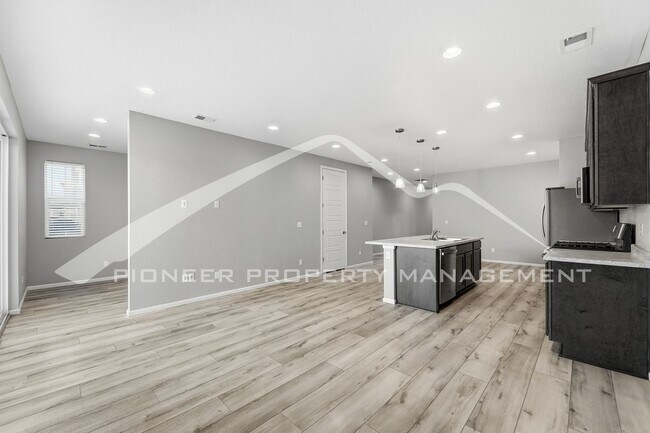 Foto del edificio - Gorgeous Home with Washer/Dryer and 2-Car Garage