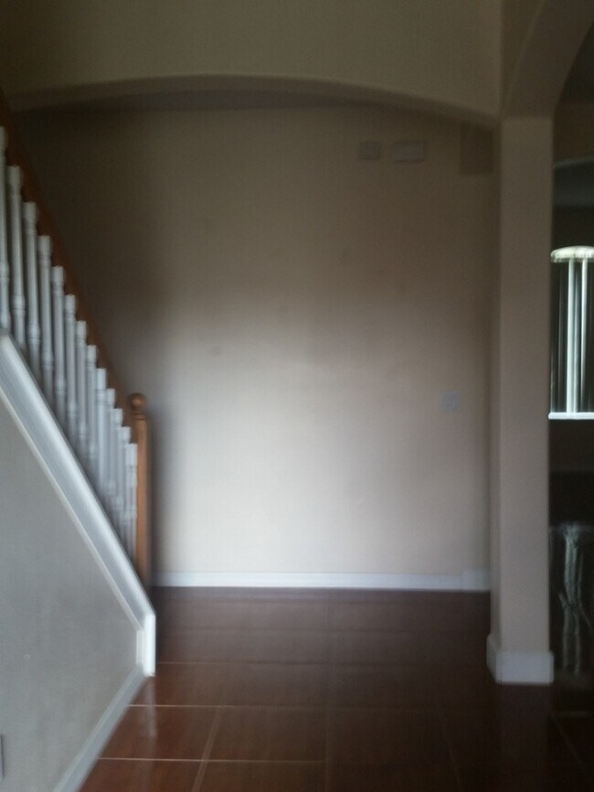 Building Photo - Incredible 4 Bedroom 2.5 Bathroom Home in ...