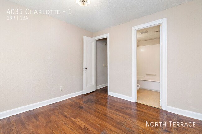Foto del edificio - 4035 Charlotte-5