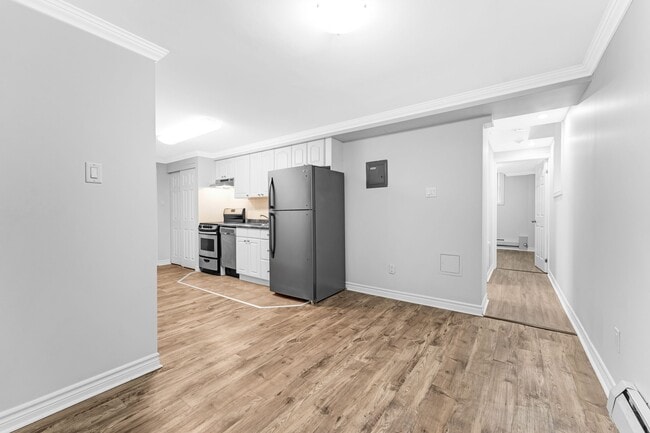 Building Photo - 235 Charlotte St