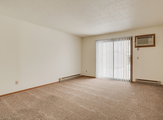 Building Photo - Pine Pointe Apartments