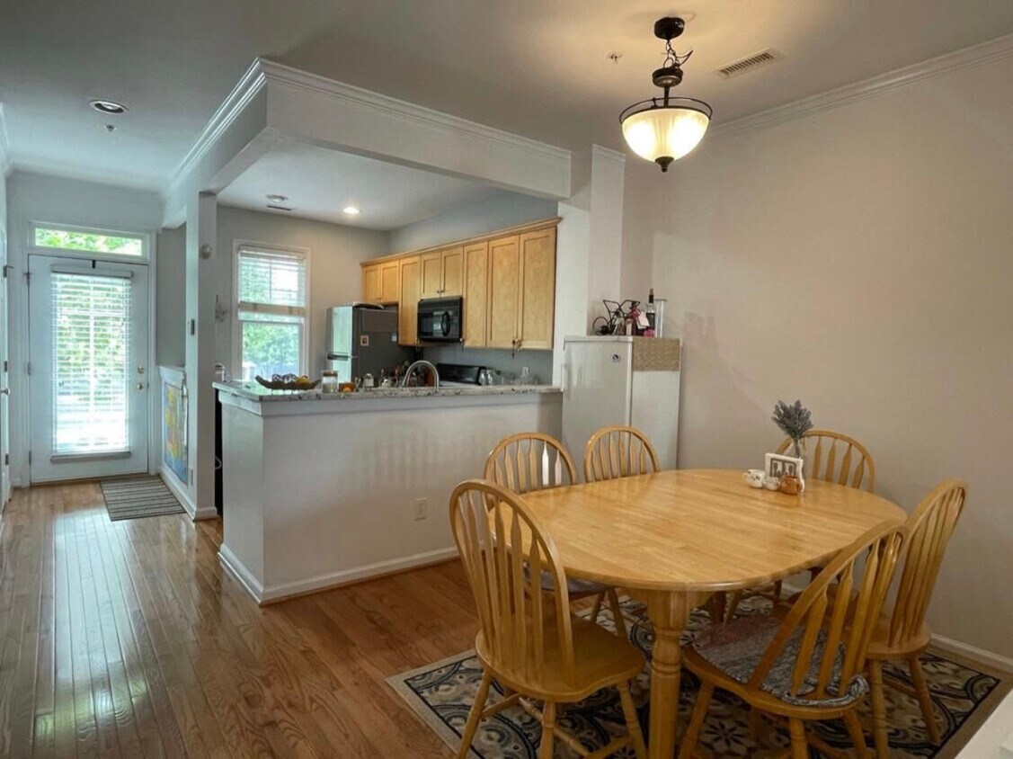 Dining area - 1008 Highgrove Dr