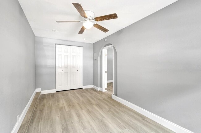 Building Photo - 3710 Roseland Dr