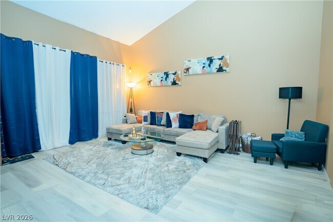 Foto del edificio - 2451 Domingo St