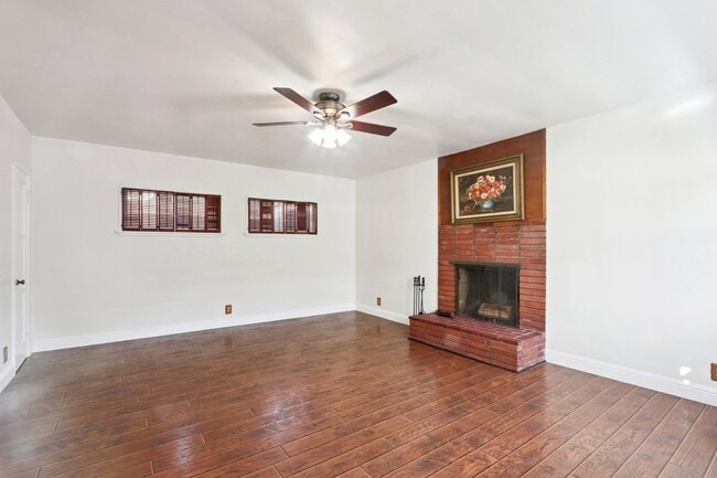 Foto del edificio - 8426 Alverstone Ave