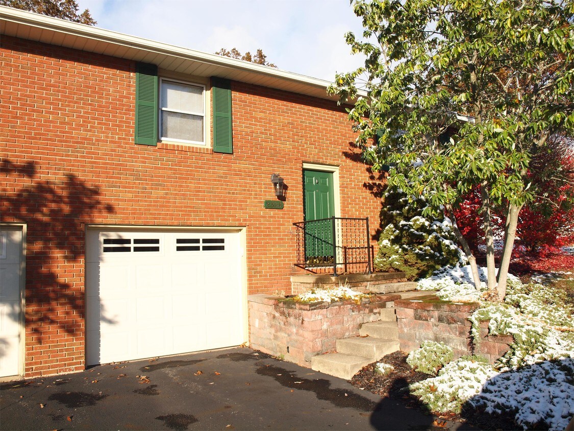 Primary Photo - 2328 Nottingham St NW