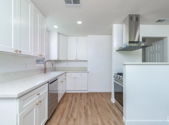 Building Photo - 2907 Truxtun Ave