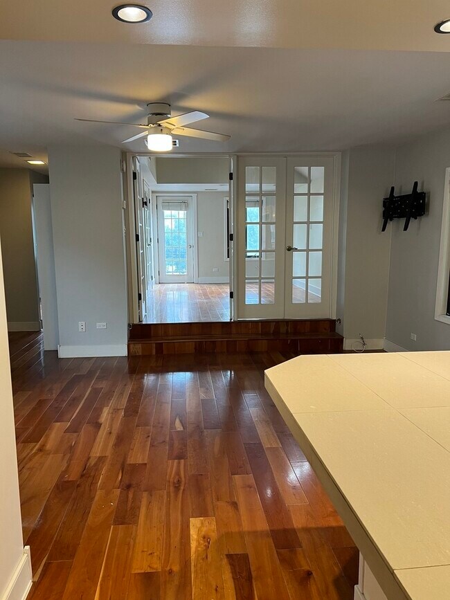 Foto del edificio - 2128 N Hoyne Ave