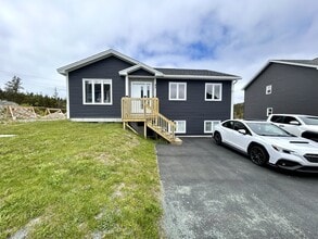 Building Photo - 40 Markham Dr