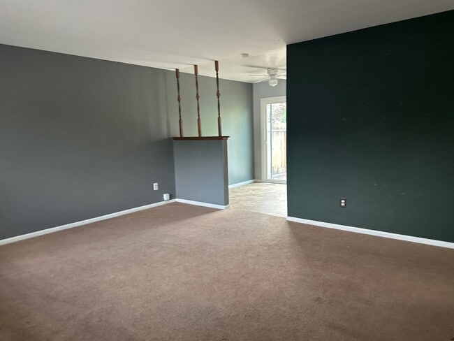 Building Photo - Rare 1 bedroom detached home with yard