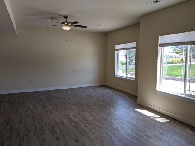 Building Photo - 1325 Bunker Hill Dr