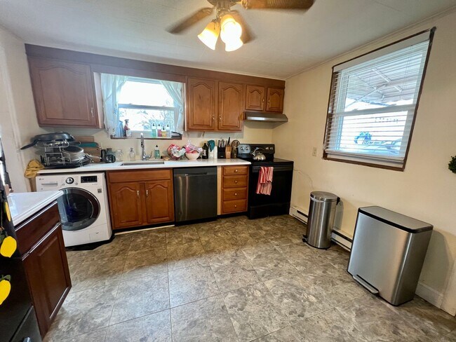 Building Photo - Stunning 2-Bedroom Ranch in Plymouth Meeti...
