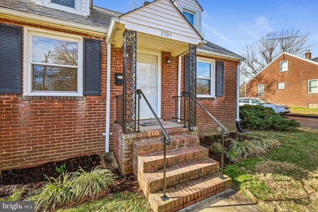 Building Photo - 2705 Schooley Dr
