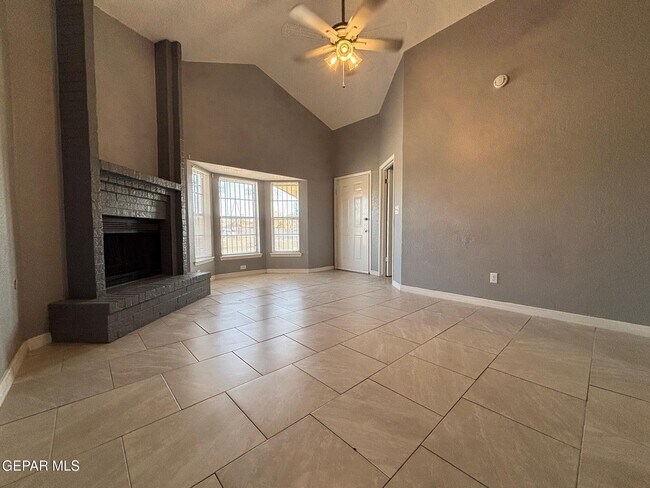 Foto del edificio - 10930 Delafield Dr
