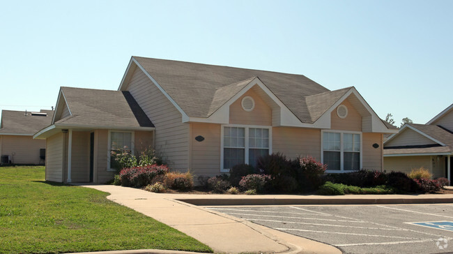 Foto del edificio - Crestview Senior Duplexes