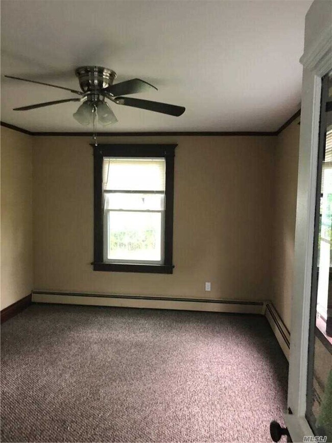 Foto del edificio - 144 Commack Rd